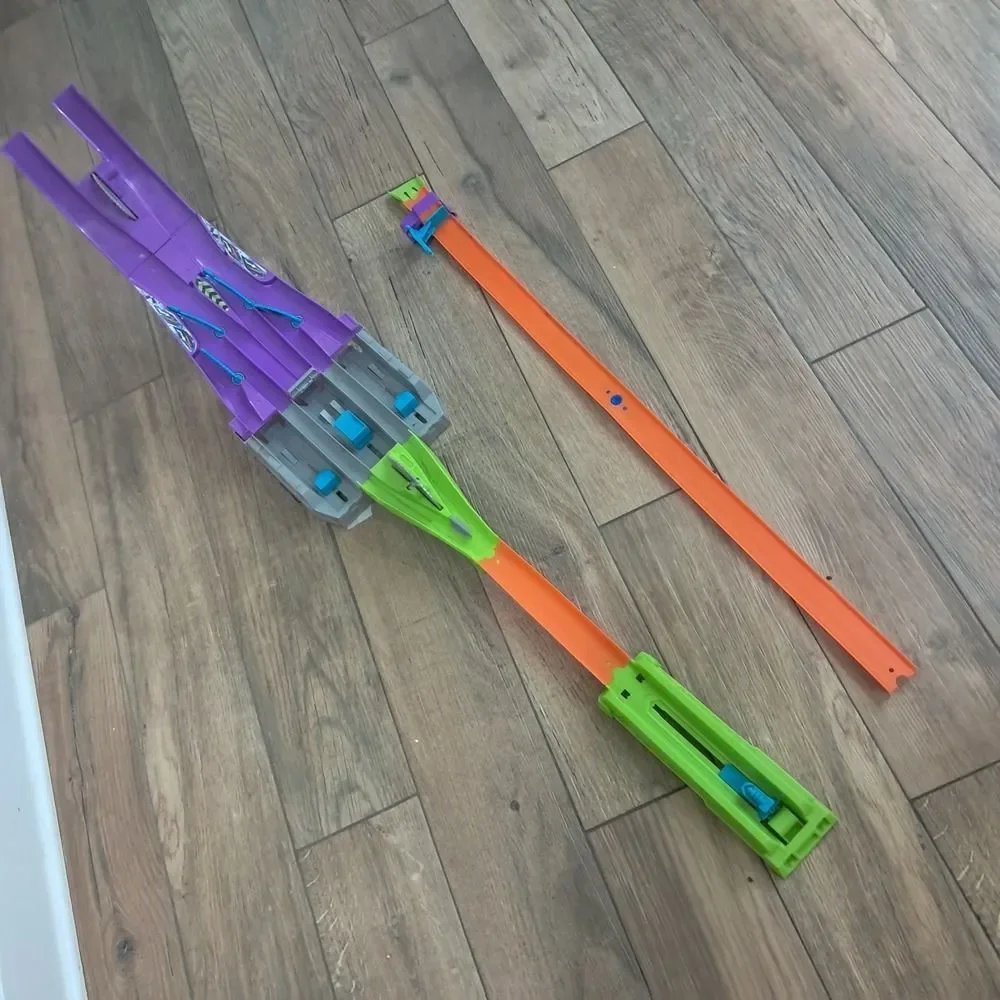 Hot Wheels Split Speeders Blade Raid Track Set DHY27 saw racing set purple READ